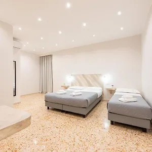 https://ancient-rome-room.it-romehotels.com